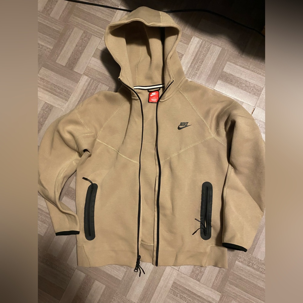 Nike tech